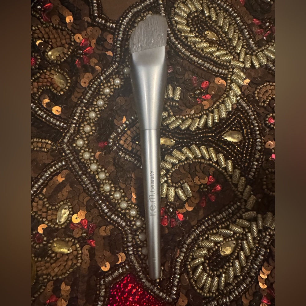 r.e.m. beauty f1 Foundation Brush